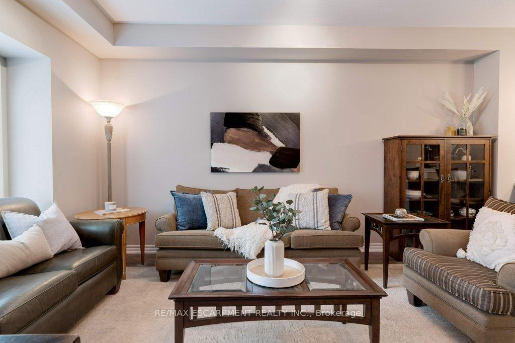 2 Bedrooms Condo at 257 Parkside, Hamilton For sale