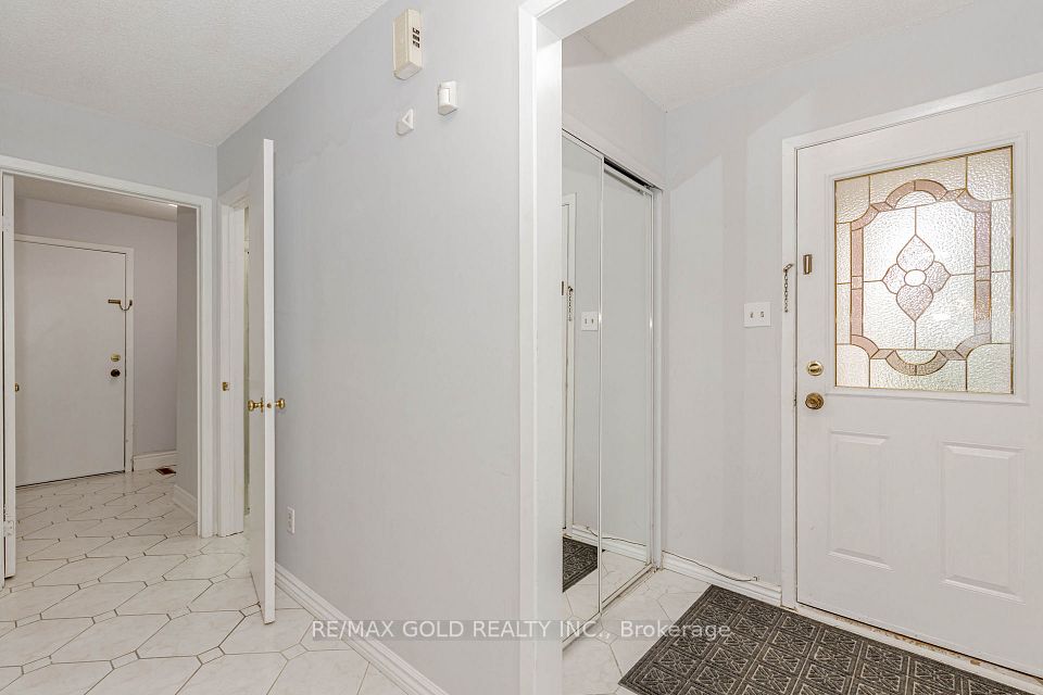 16 Polygon Court, Brampton, ON L6Z 3X6