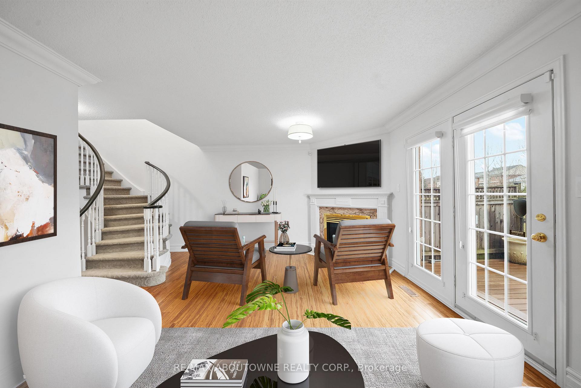 3 Bedrooms Condo at 2165 Country Club,  Burlington For sale