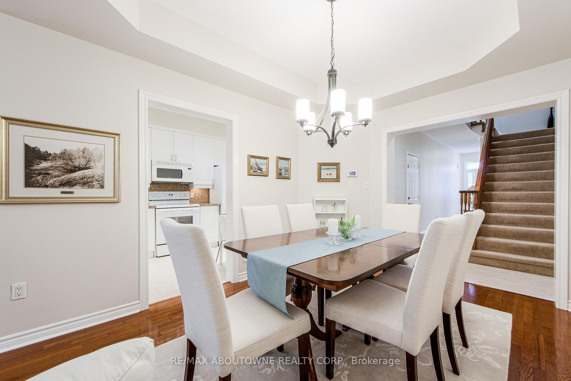4 Bedrooms Condo at 300 Ravineview, Oakville For sale