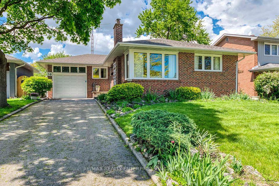 16 Deanecourt
