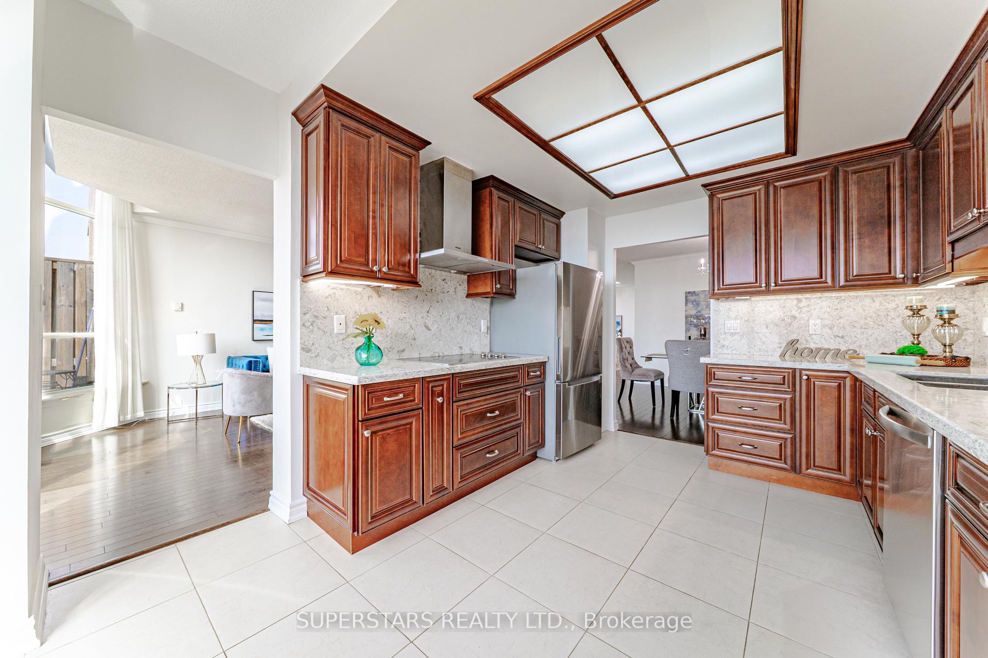 2 Bedrooms Condo at 20 Guildwood, Toronto For sale