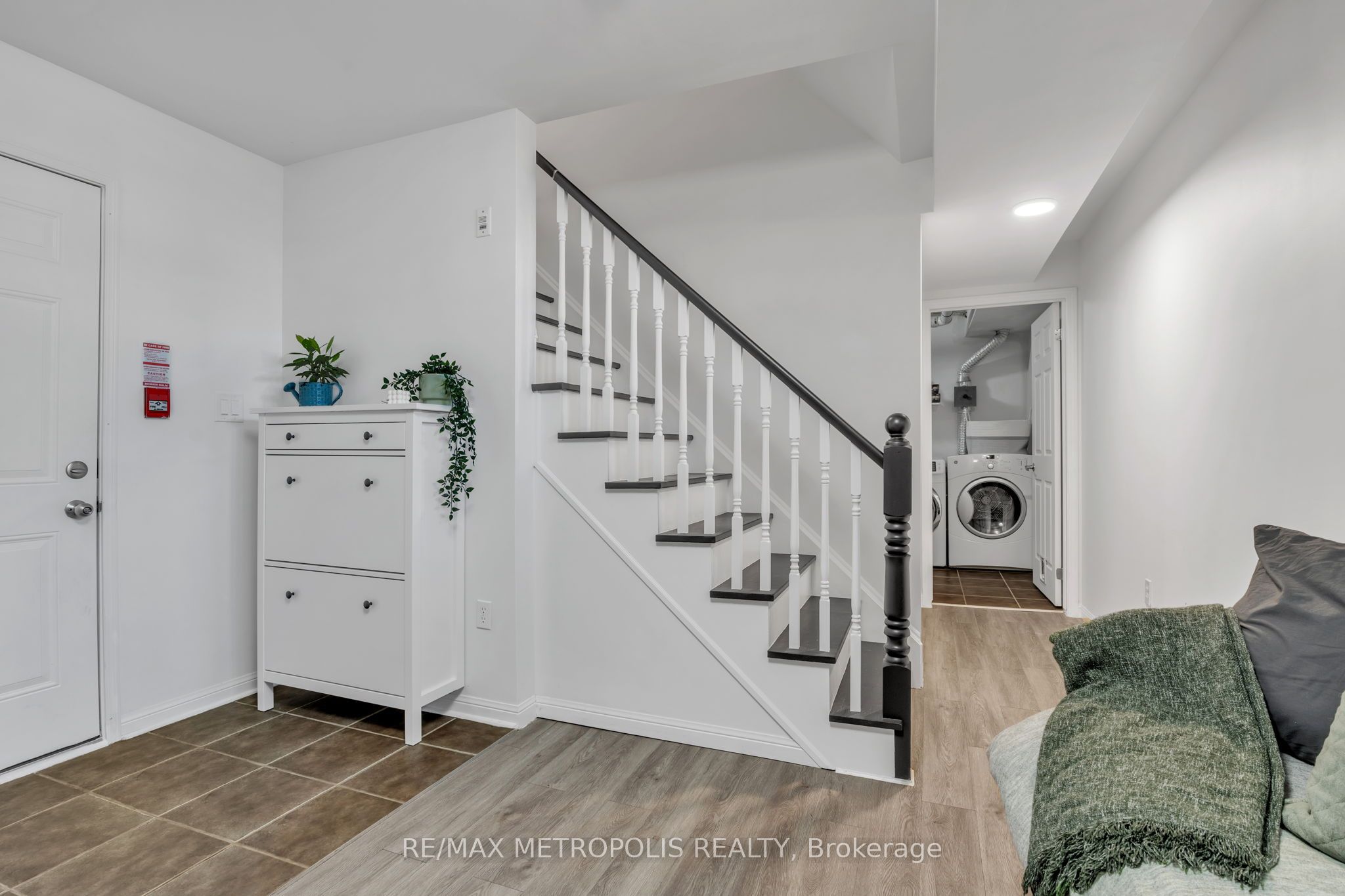 734 Neighbourhood Circle, #4