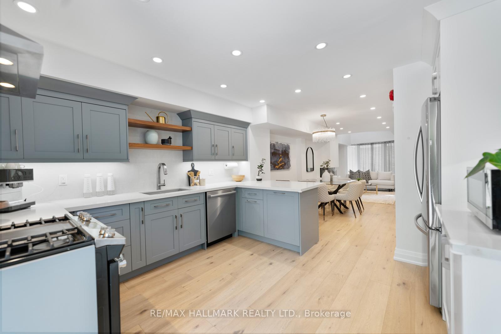 4 Bedrooms Condo at 95 Summerhill, Toronto For sale