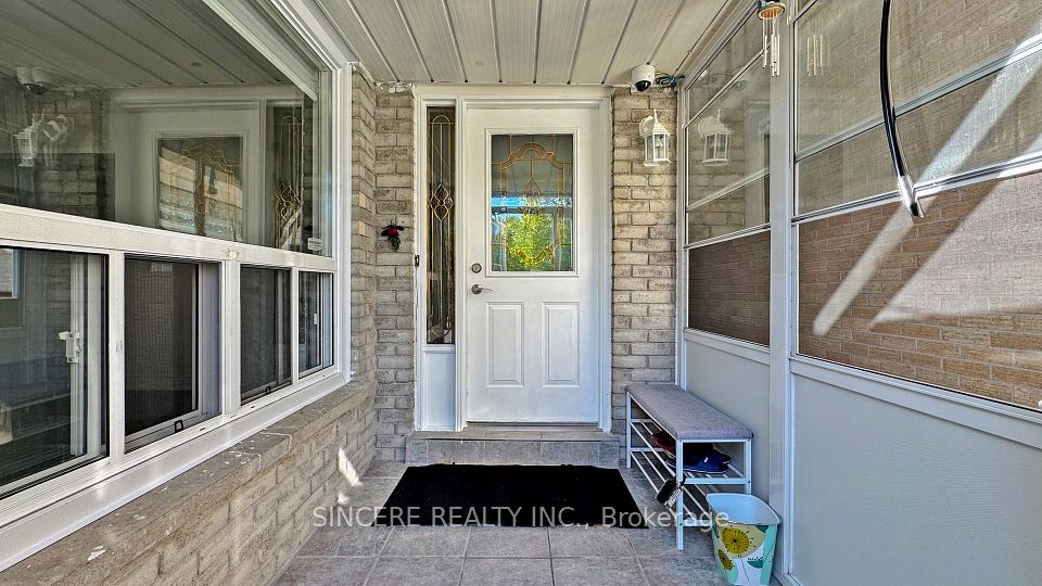 25 Greybeaver Trail, Toronto, ON M1C 4P1