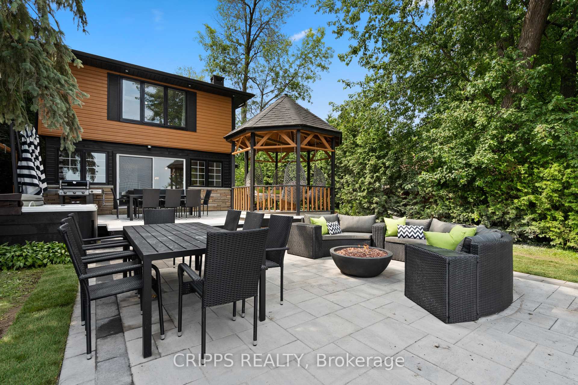 943 Barry Avenue, Innisfil, ON L0L 1W0