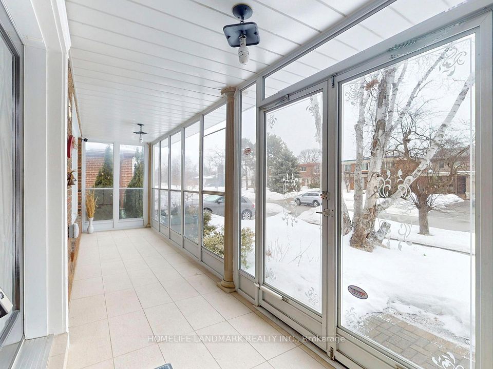 4 Sydnor Road, Toronto, ON M2M 2Z8