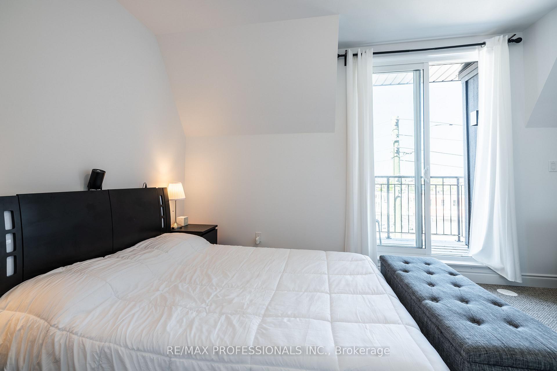 3 Bedrooms Condo at 150 Joymar, Mississauga For sale