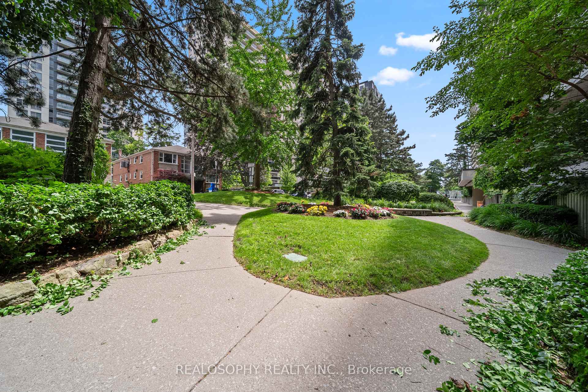 3 Bedrooms Condo at 100 Quebec, Toronto For sale