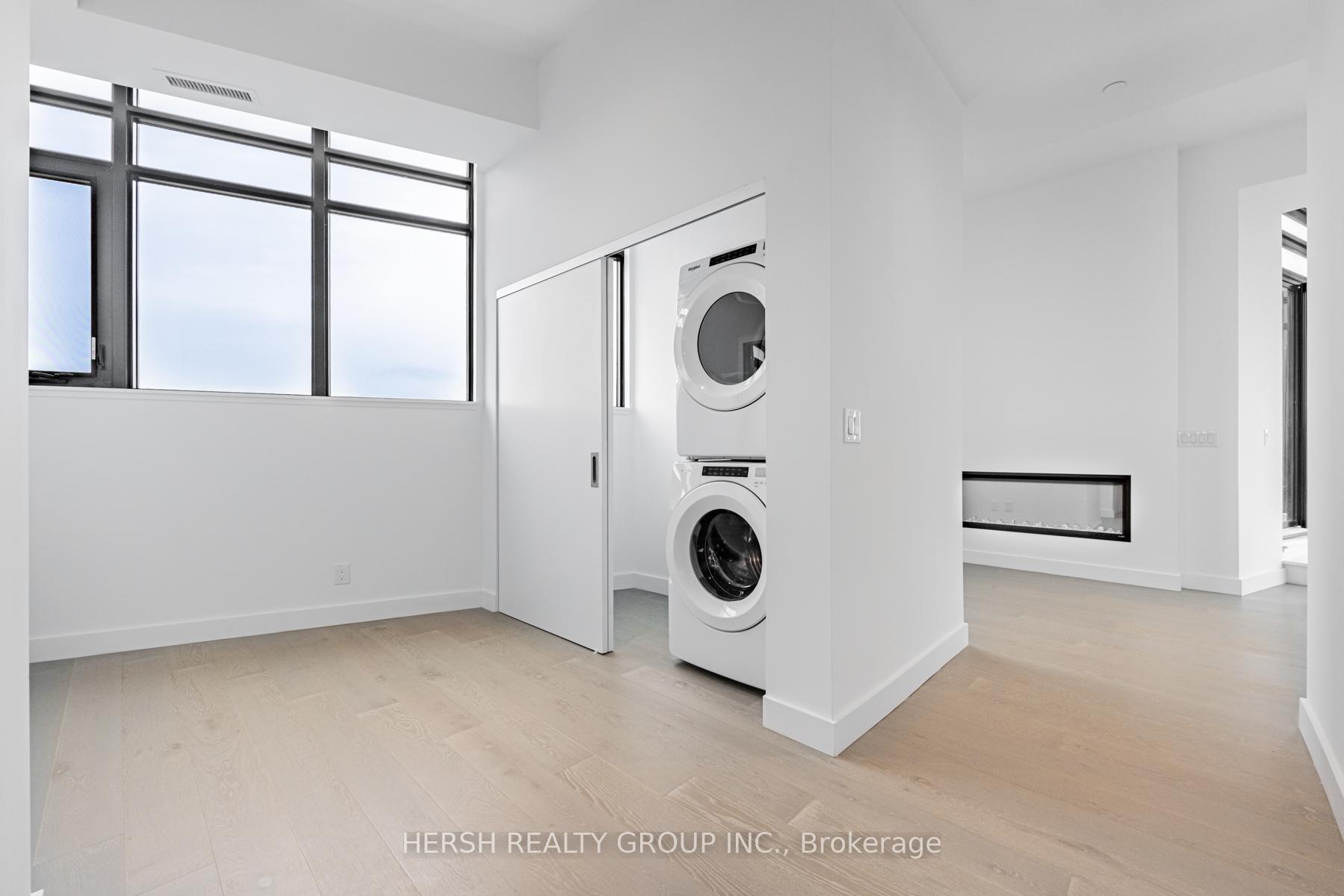 2 Bedrooms Condo at 160 Kingsway, Toronto For sale