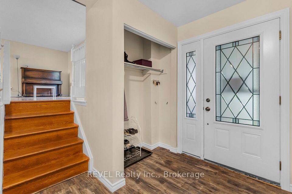 11 Graystone Crescent, Welland, ON L3C 6H4