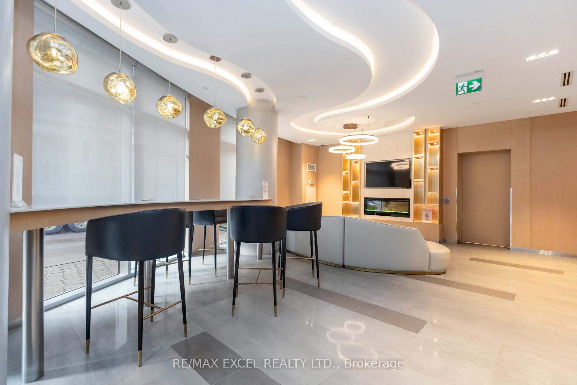 2 Bedrooms Condo at 21 Carlton, Toronto For sale
