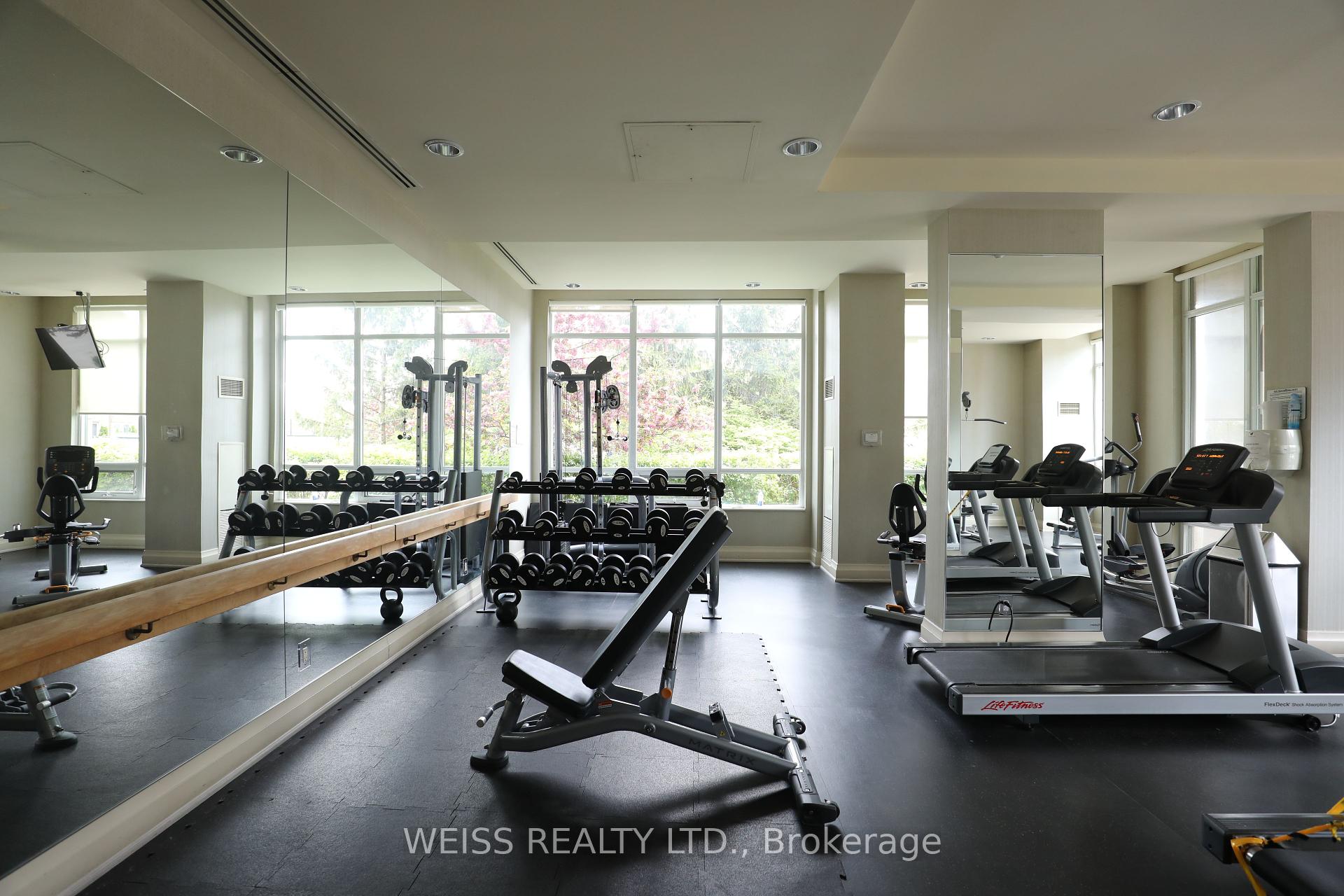 3 Bedrooms Condo at 88 Promenade, Vaughan For sale