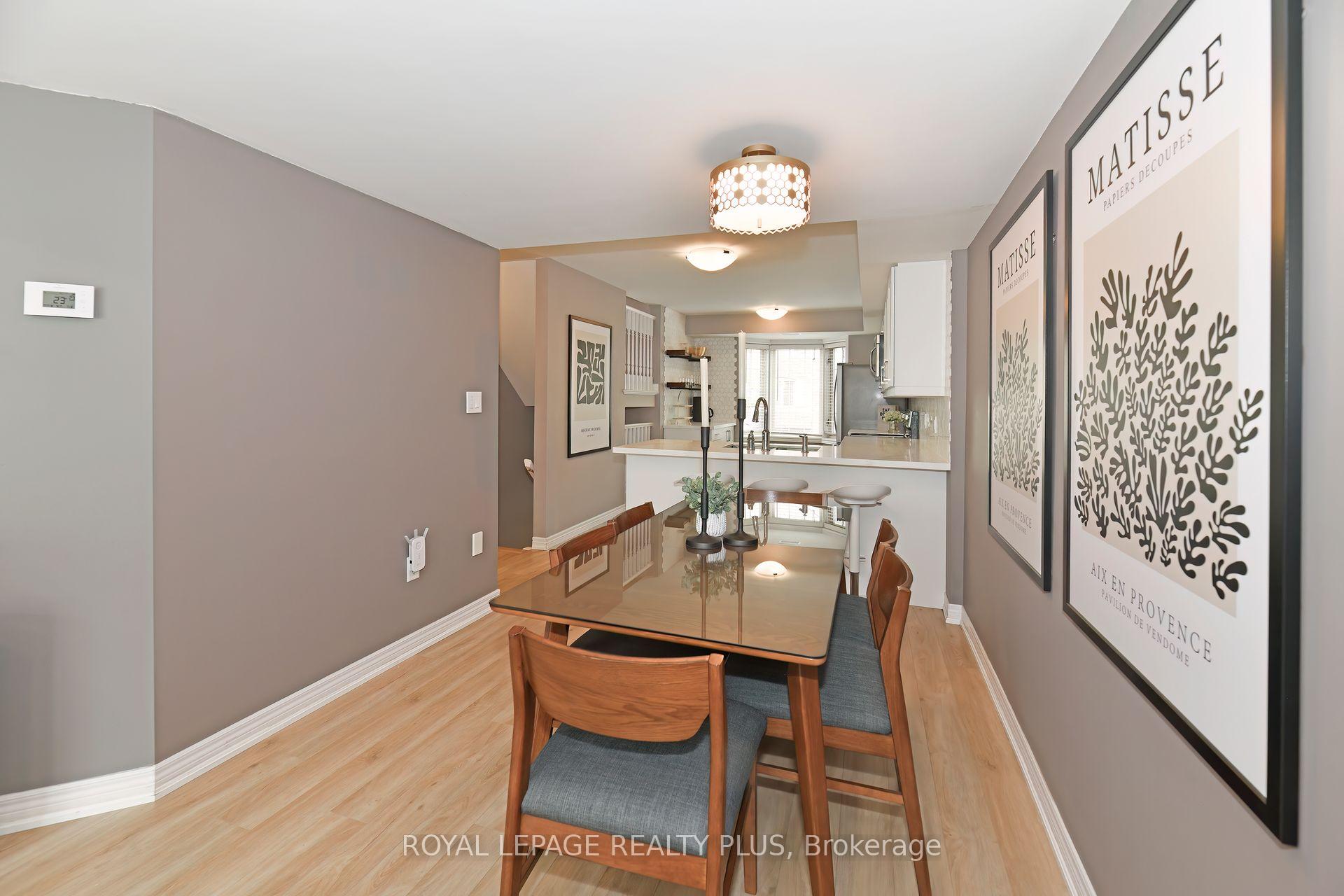 3 Bedrooms Condo at 4045 Upper Middle, Burlington For sale