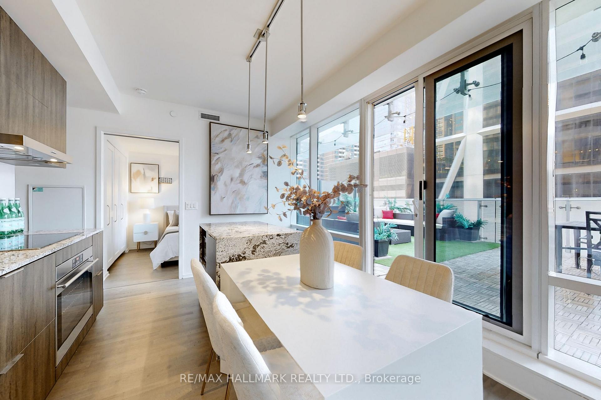 3 Bedrooms Condo at 1 Bloor,  Toronto For sale