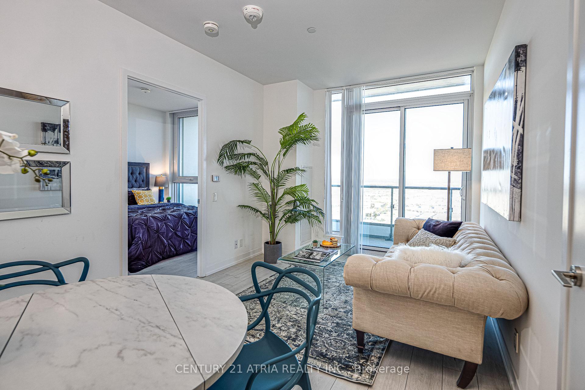 2 Bedrooms Condo at 898 Portage, Vaughan For sale
