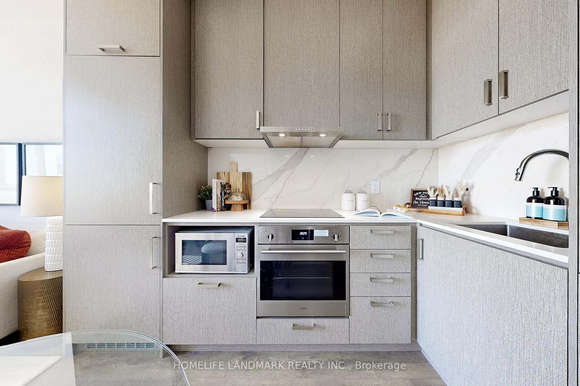 2 Bedrooms Condo at 60 Honeycrisp, Vaughan For sale
