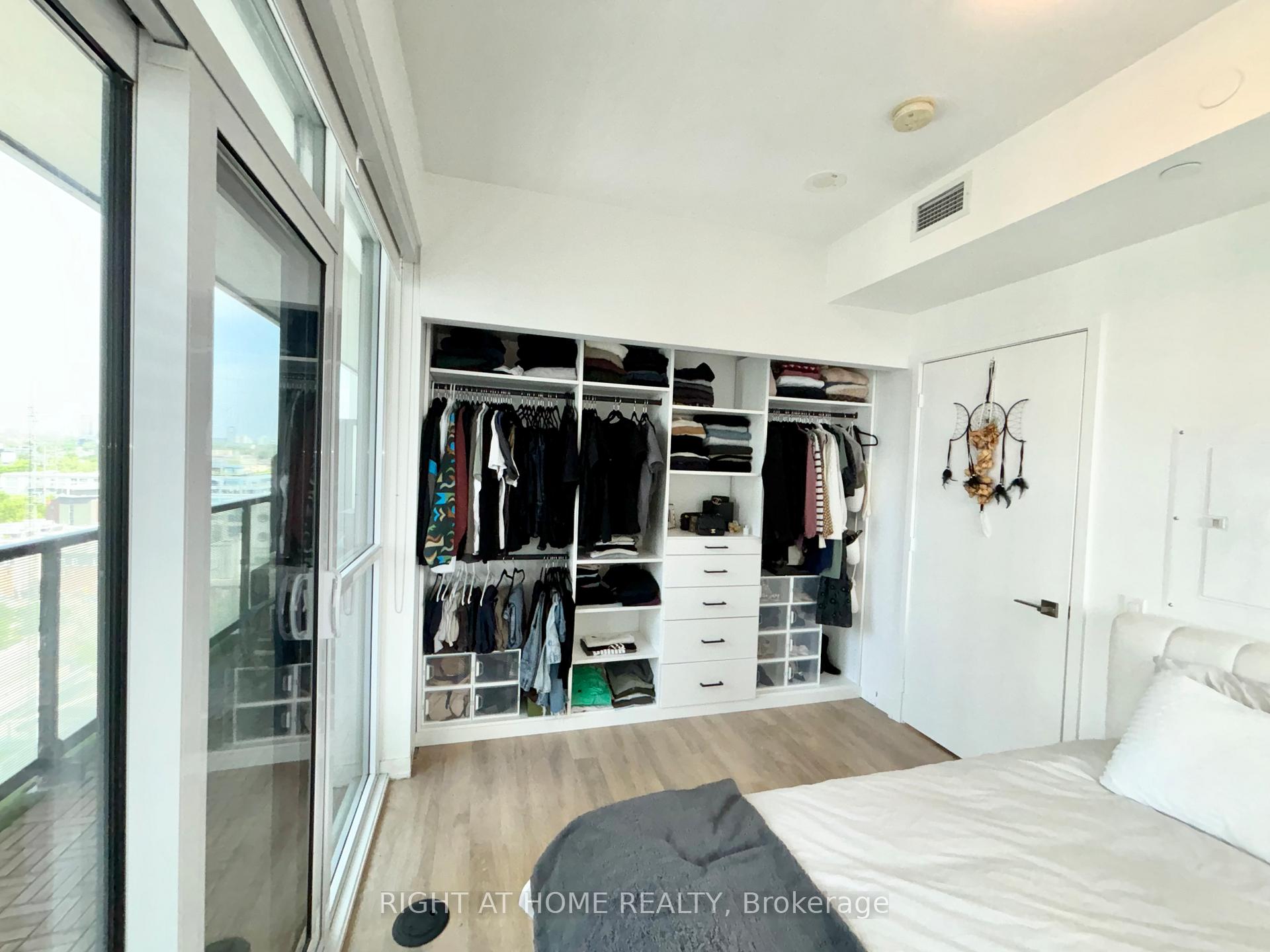 2 Bedrooms Condo at 50 Ordnance, Toronto For sale