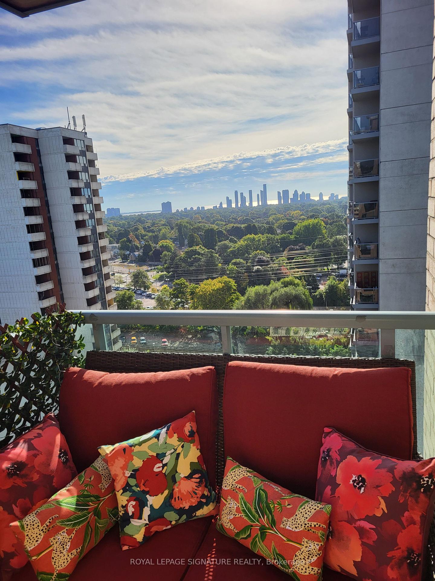 2 Bedrooms Condo at 7 Michael Power, Toronto For sale