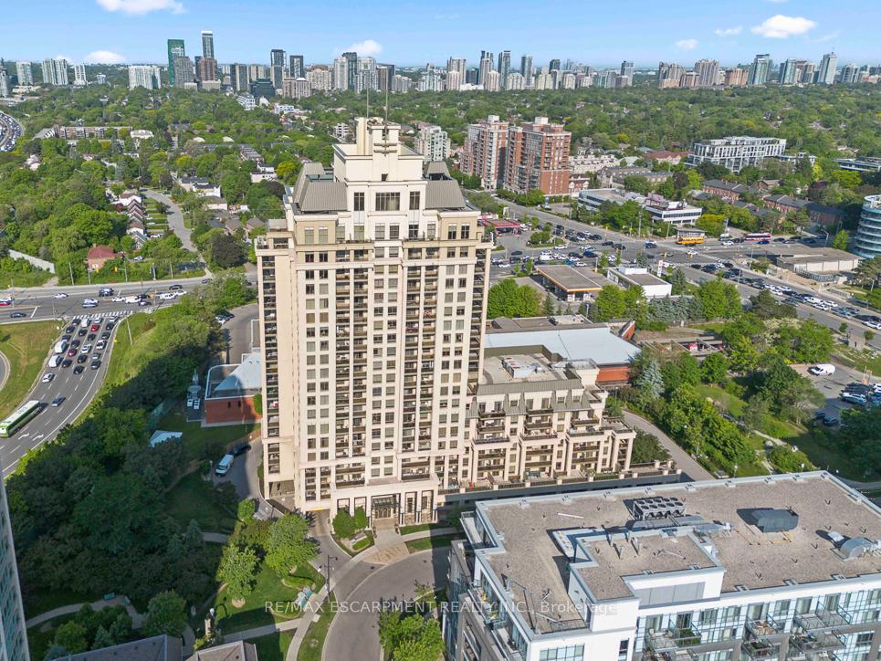 1 Bedroom Condo at 18 Kenaston, Toronto For sale