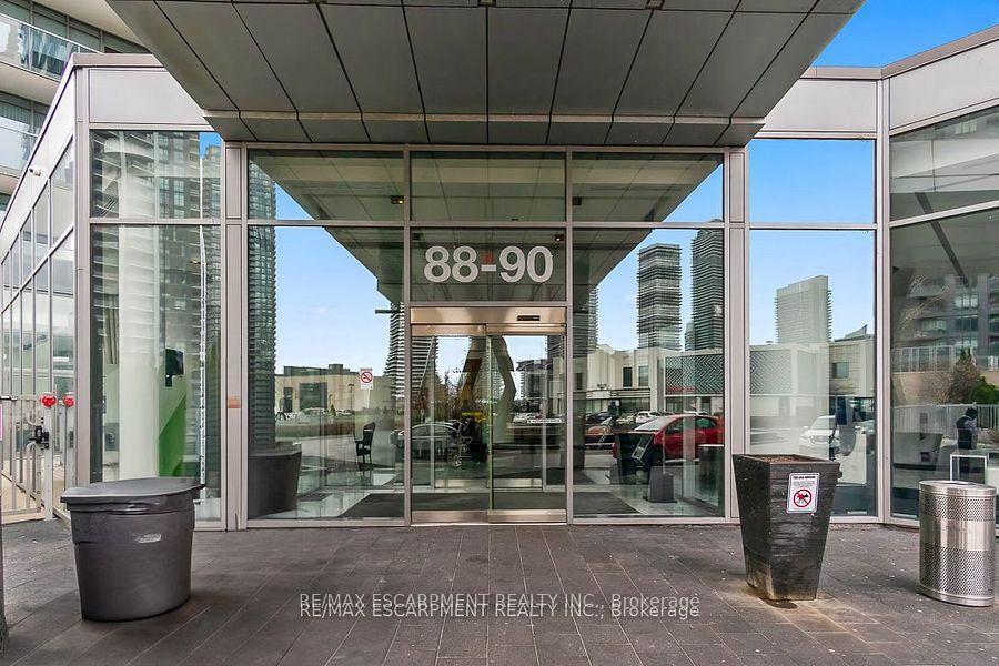 2 Bedrooms Condo at 88 Park Lawn, Toronto For sale