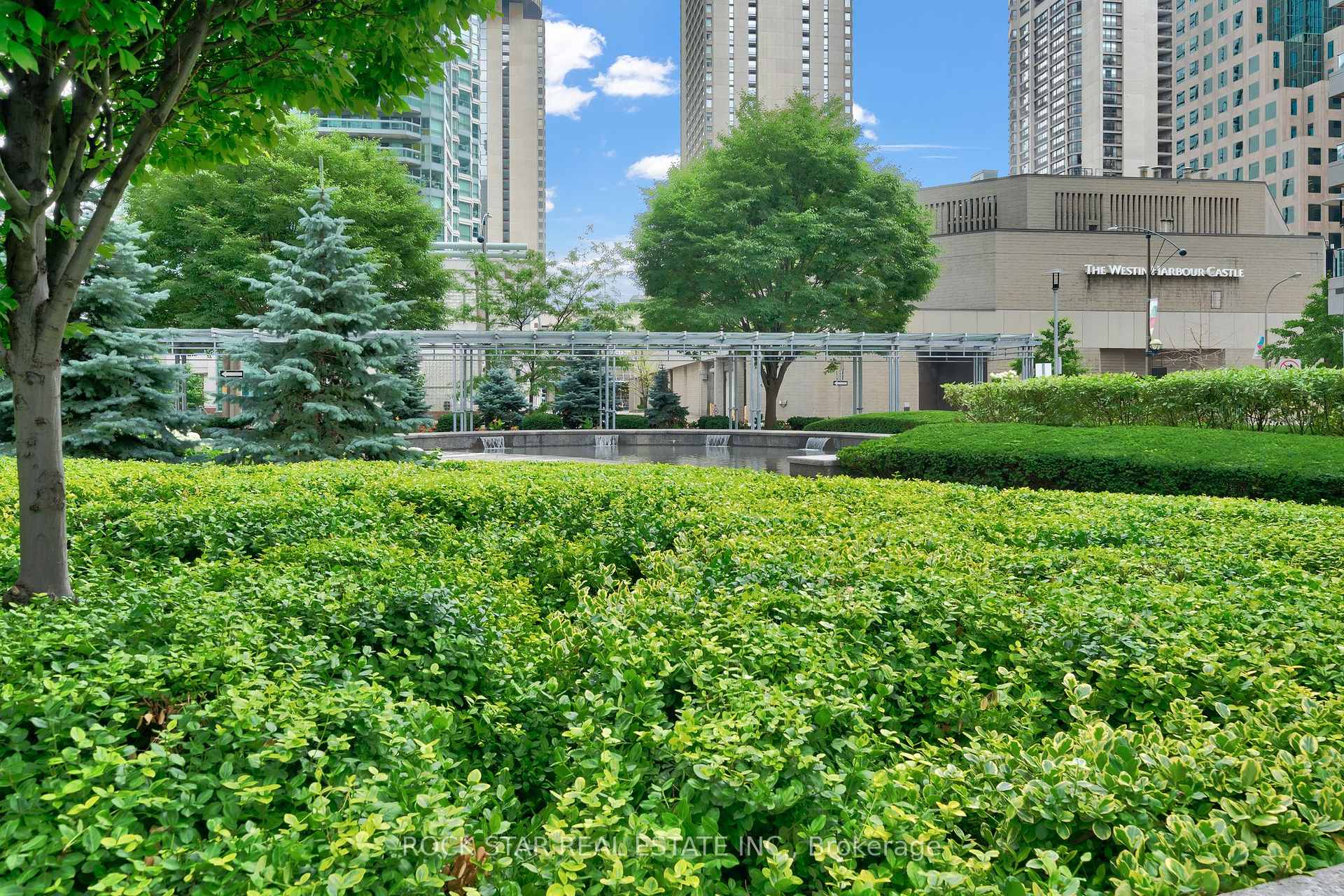 2 Bedrooms Condo at 18 Harbour,  Toronto For sale