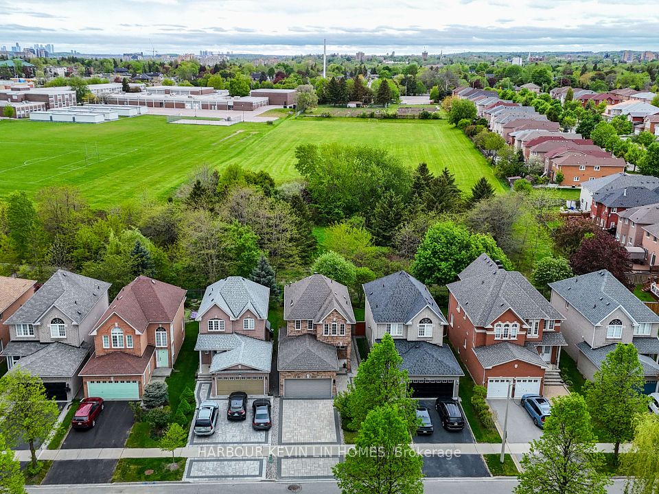 15 Rushingbrook Drive, Richmond Hill, ON L4S 1W6