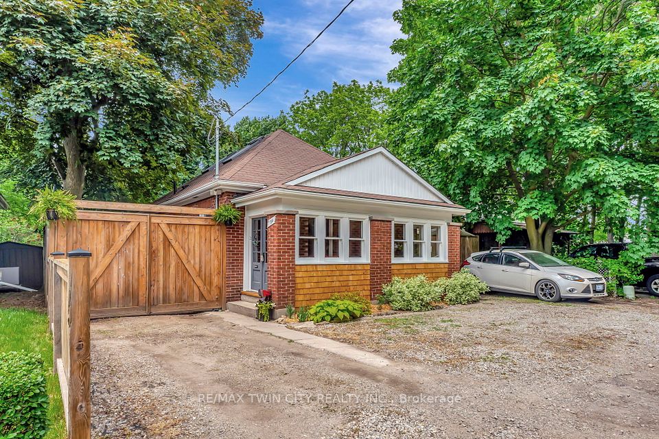 199 Dundas