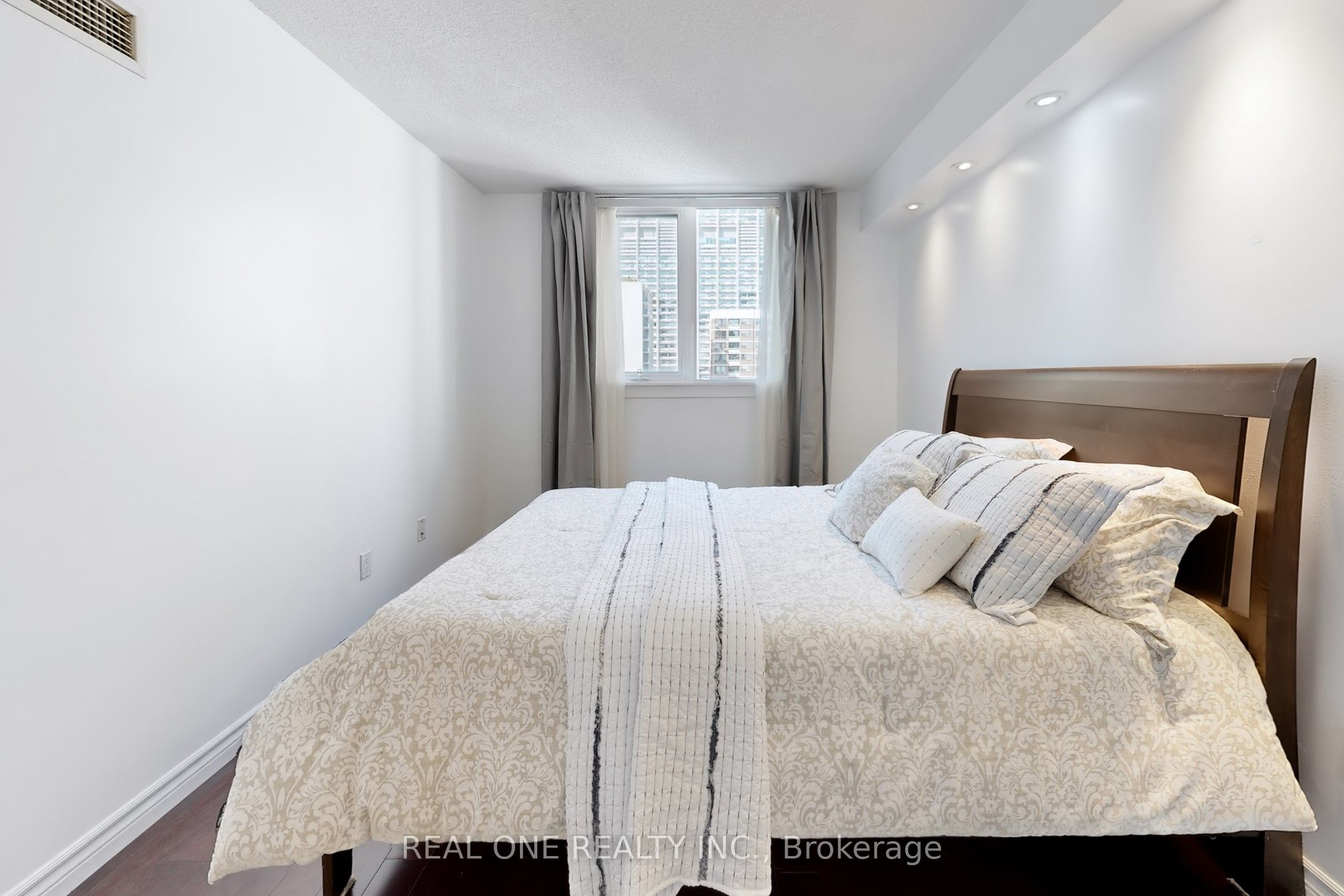 1055 Bay Street, #1816