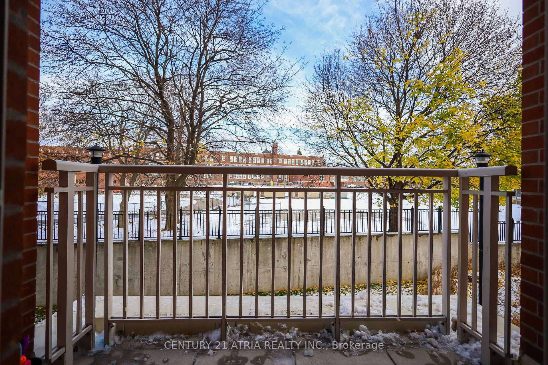 2 Bedrooms Condo at 455 Rosewell, Toronto For sale