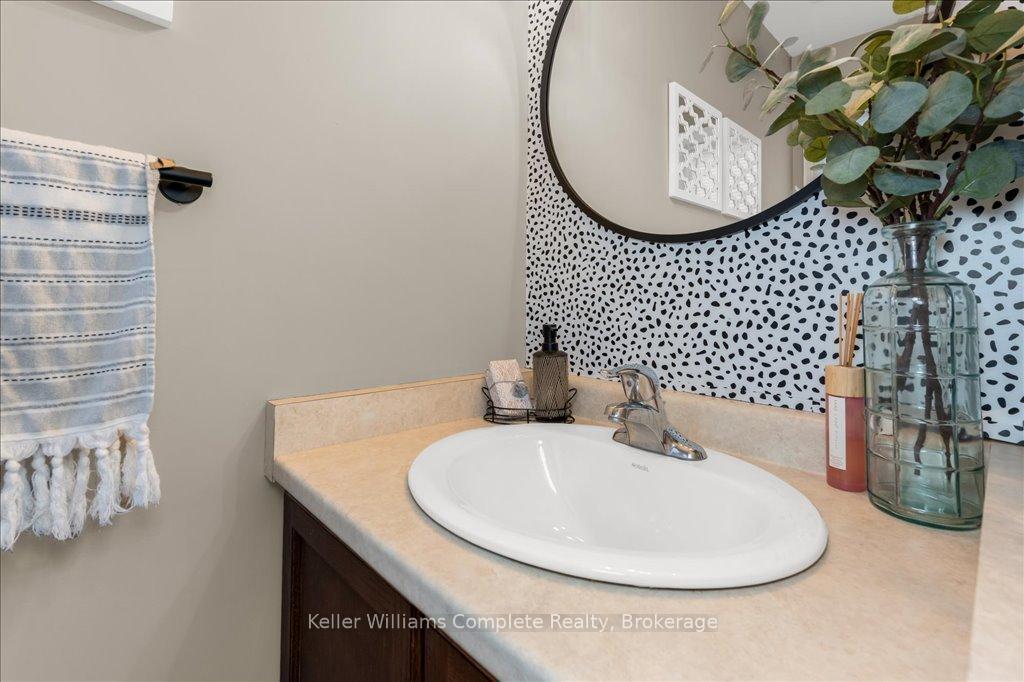 3 Bedrooms Condo at 6 Liddycoat,  Hamilton For sale