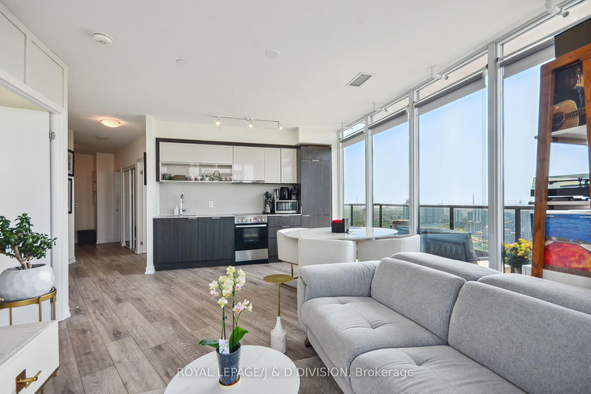3 Bedrooms Condo at 159 Wellesley, Toronto For sale