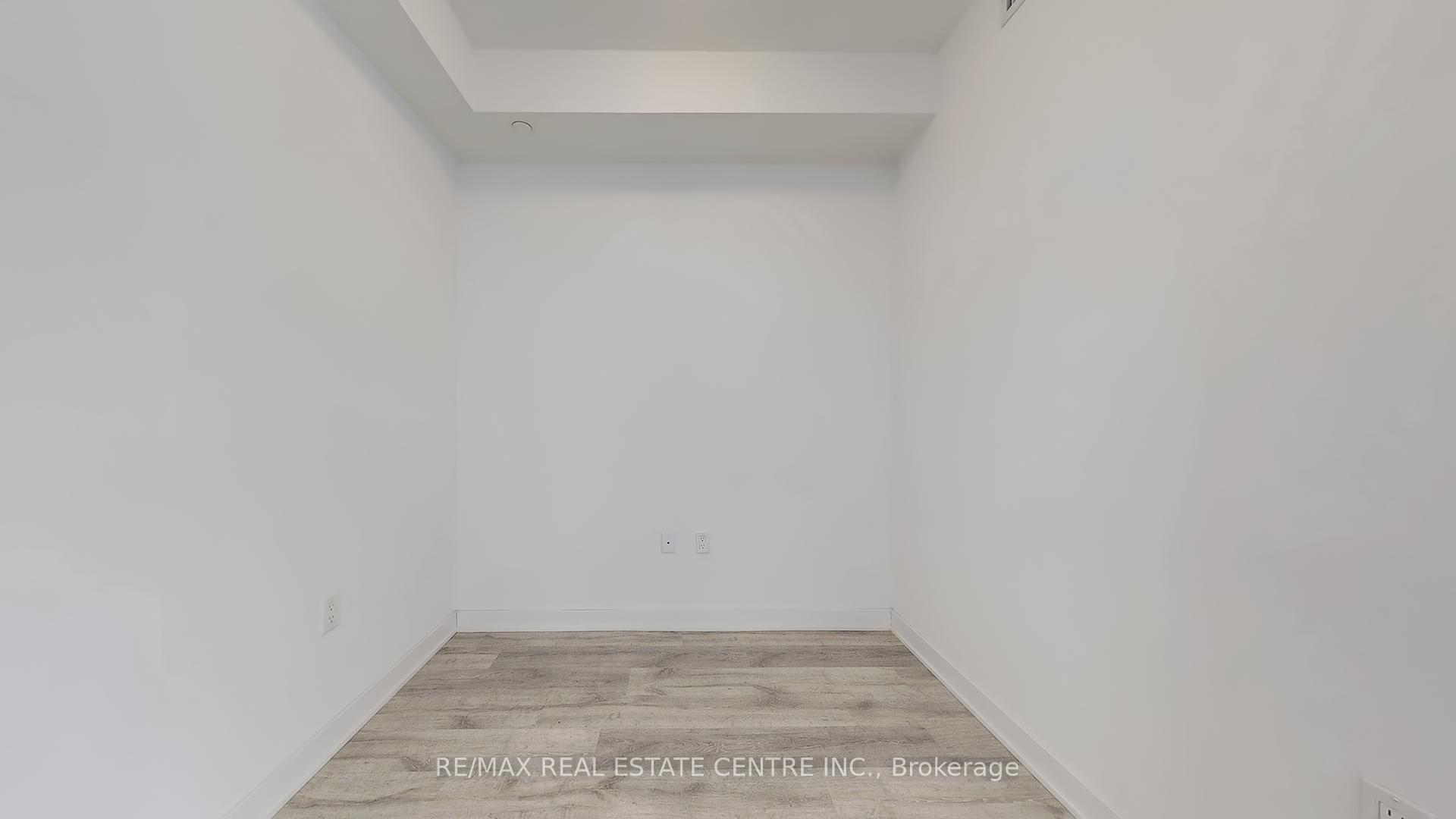 3 Bedrooms Condo at 4655 Metcalfe,  Mississauga For sale