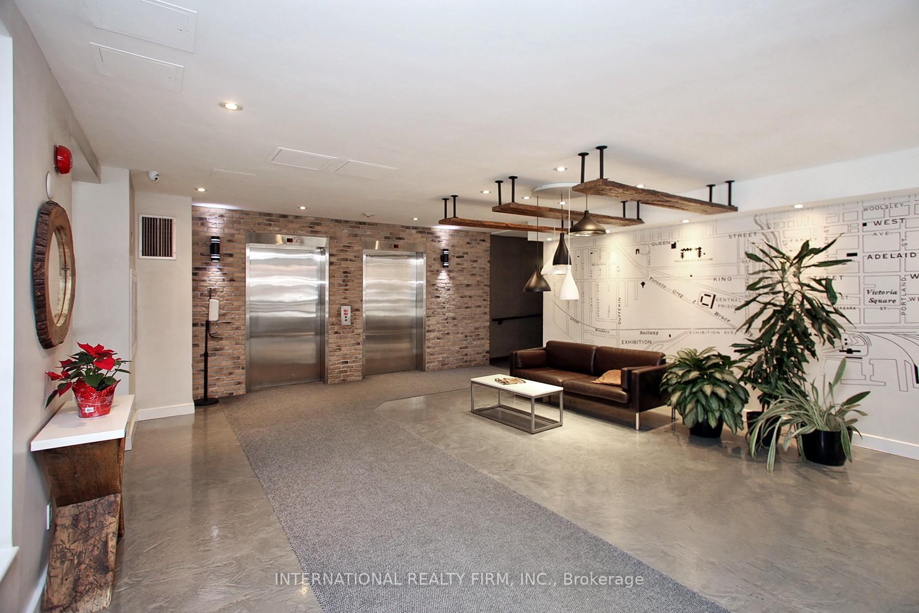 2 Bedrooms Condo at 800 King, Toronto For sale