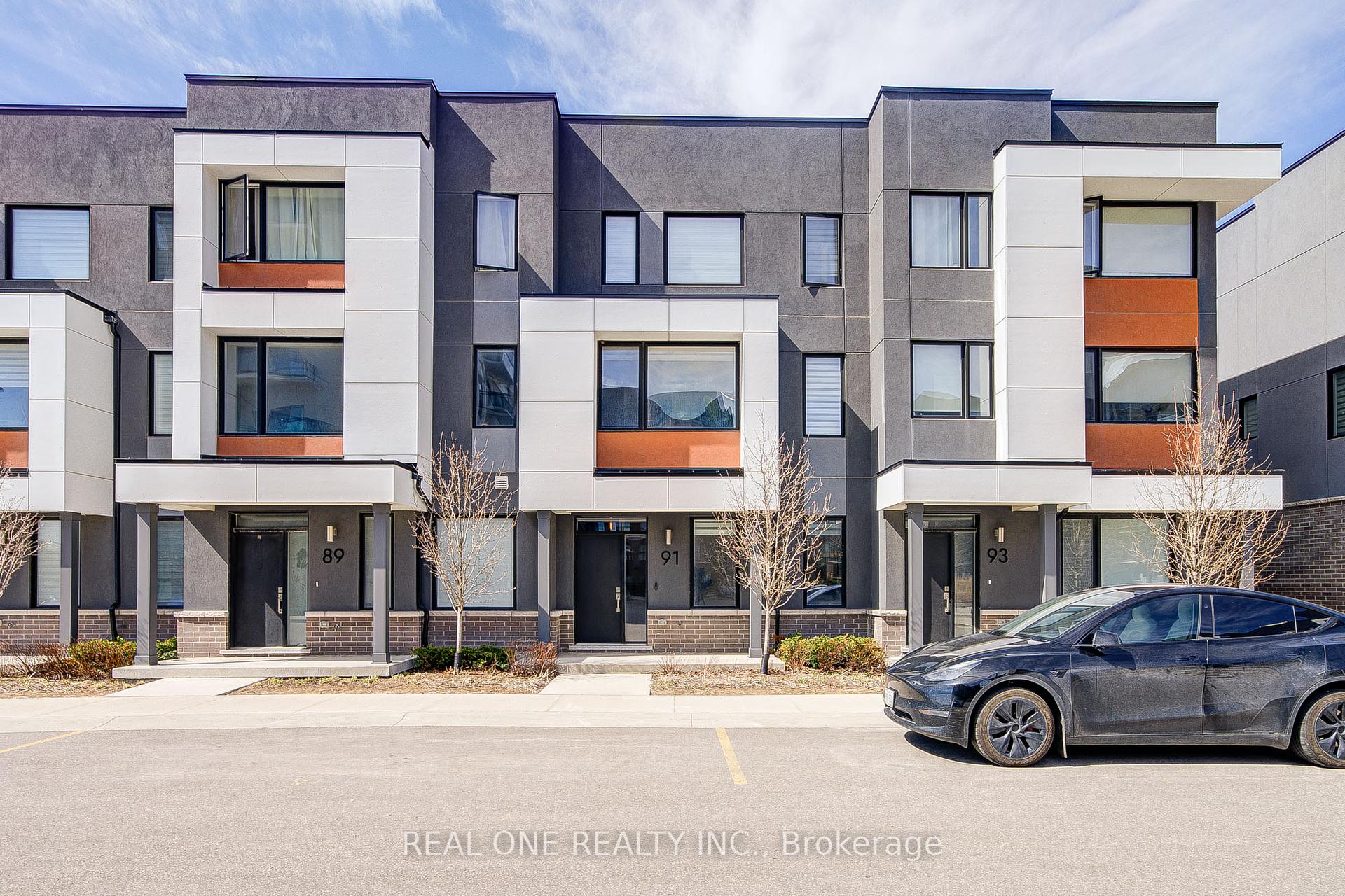 4 Bedrooms Condo at 91 Grovewood Common, Oakville For sale