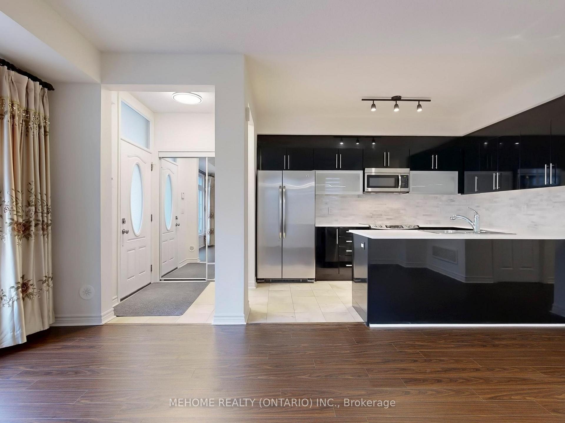 3 Bedrooms Condo at 7 Brighton, Vaughan For sale