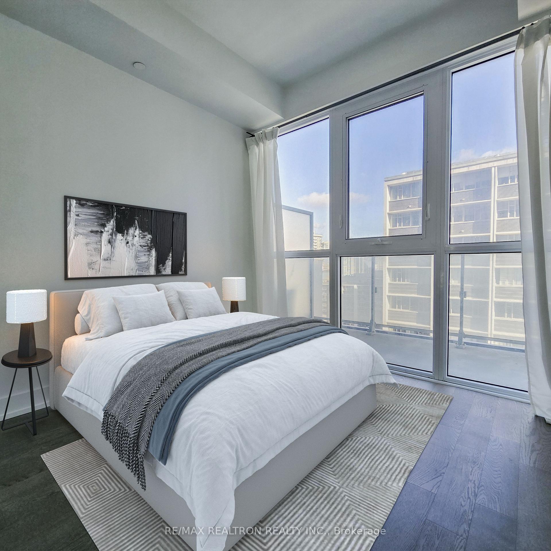 2 Bedrooms Condo at 7 Grenville, Toronto For sale