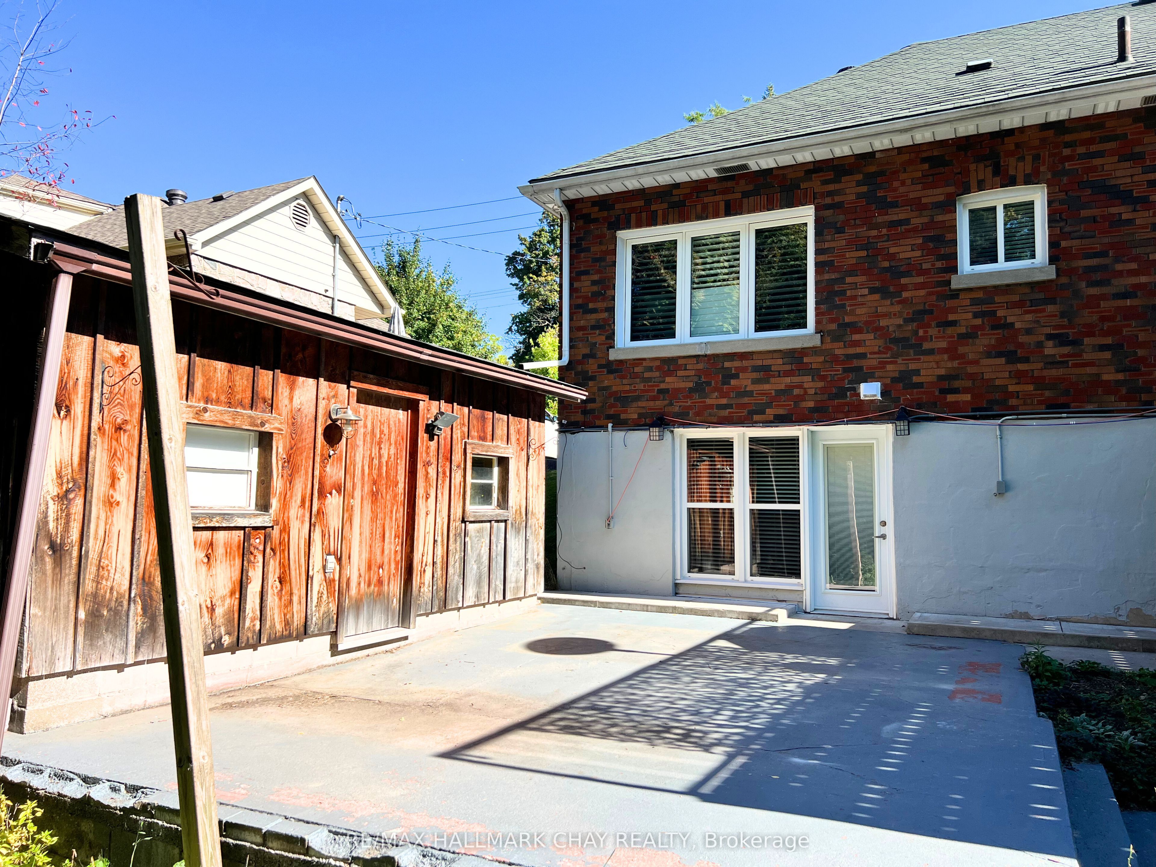 138 Owen Street N