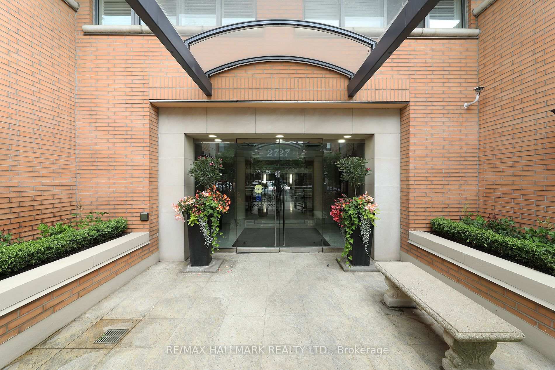 2 Bedrooms Condo at 2727 Yonge, Toronto For sale
