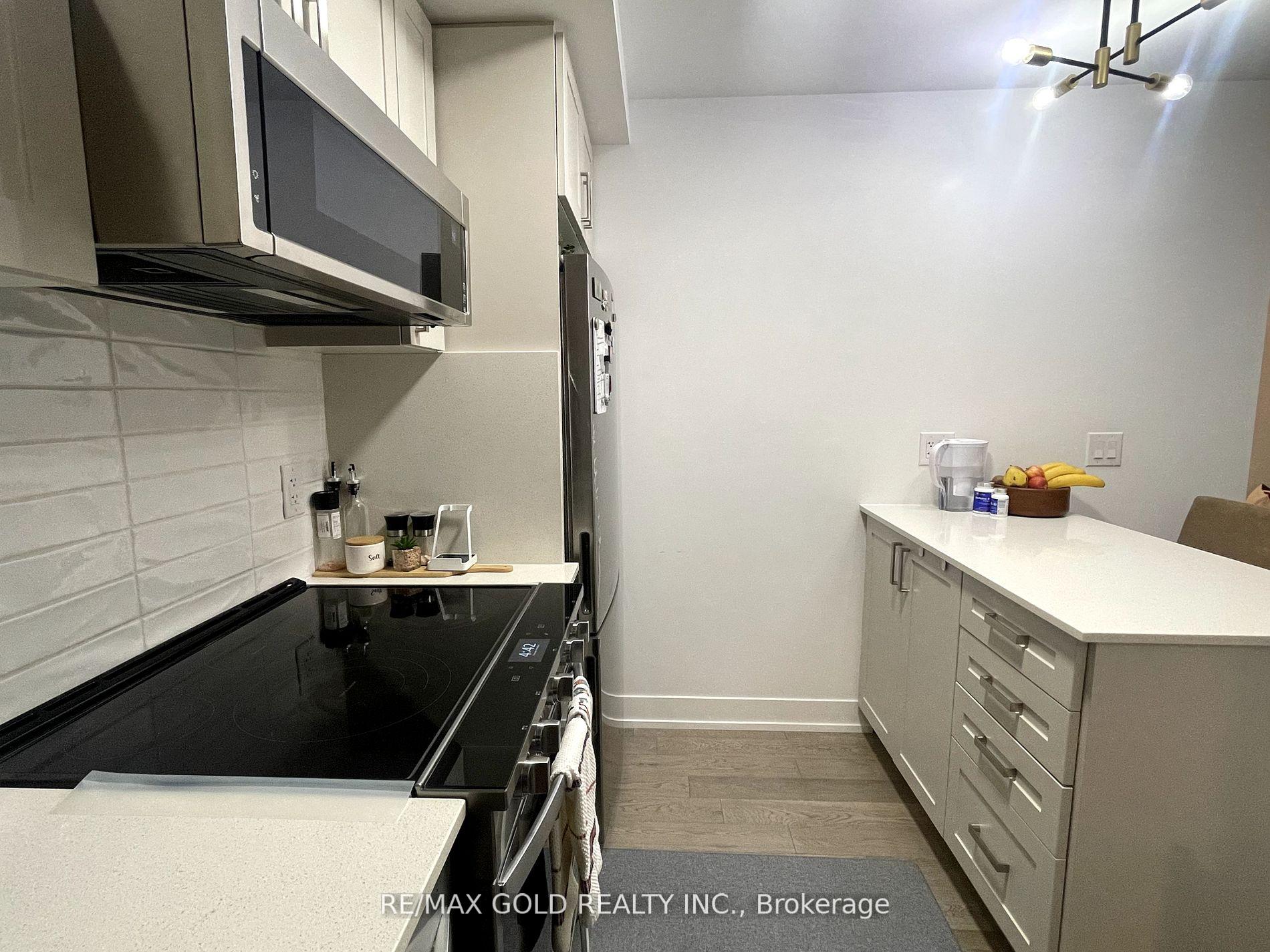 2 Bedrooms Condo at 1115 Douglas McCurdy Comm, Mississauga For sale