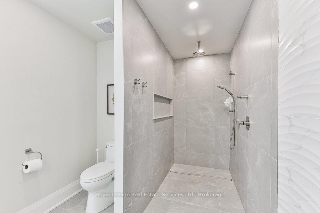 2 Bedrooms Condo at 2170 Marine, Oakville For sale