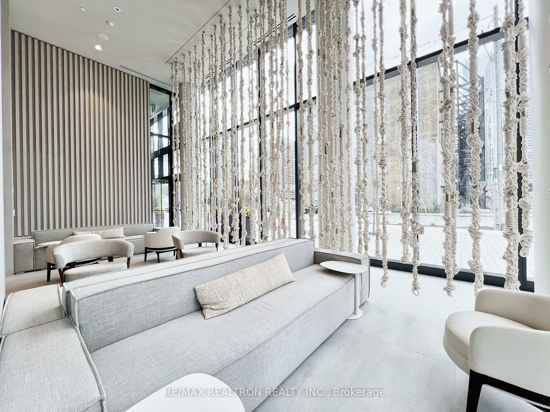 2 Bedrooms Condo at 55 Cooper, Toronto For sale