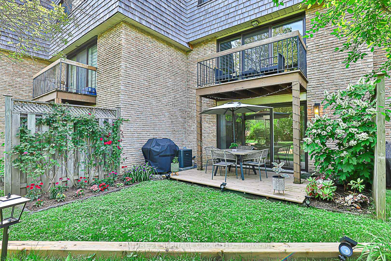 3 Bedrooms Condo at 4 Vale Carse, Toronto For sale
