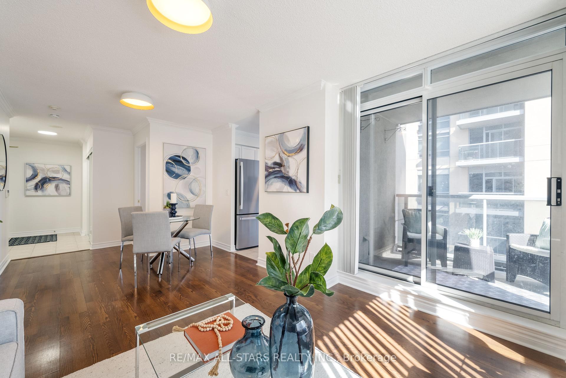 2 Bedrooms Condo at 5 Michael Power, Toronto For sale