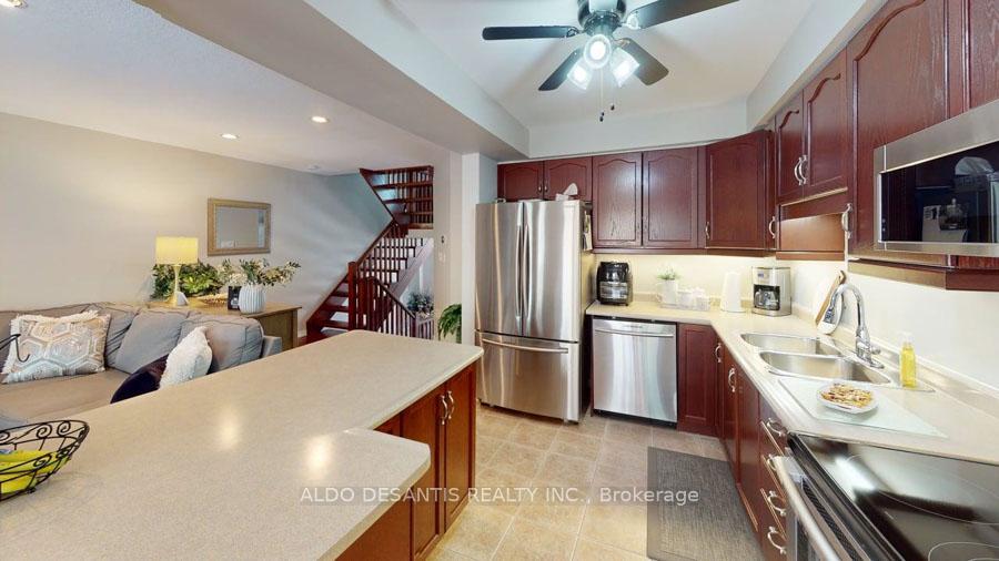 3 Bedrooms Condo at 348 Highland, Hamilton For sale