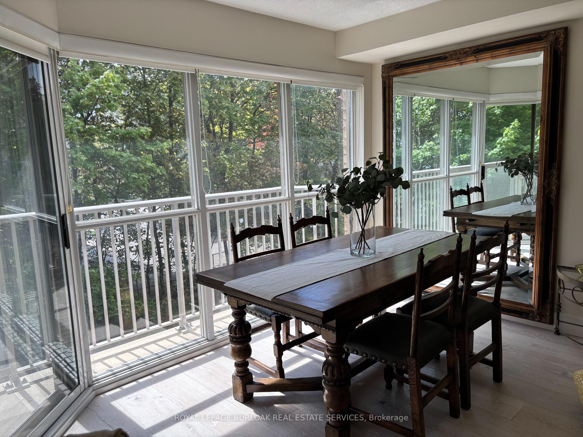 2 Bedrooms Condo at 2210 Lakeshore, Burlington For sale