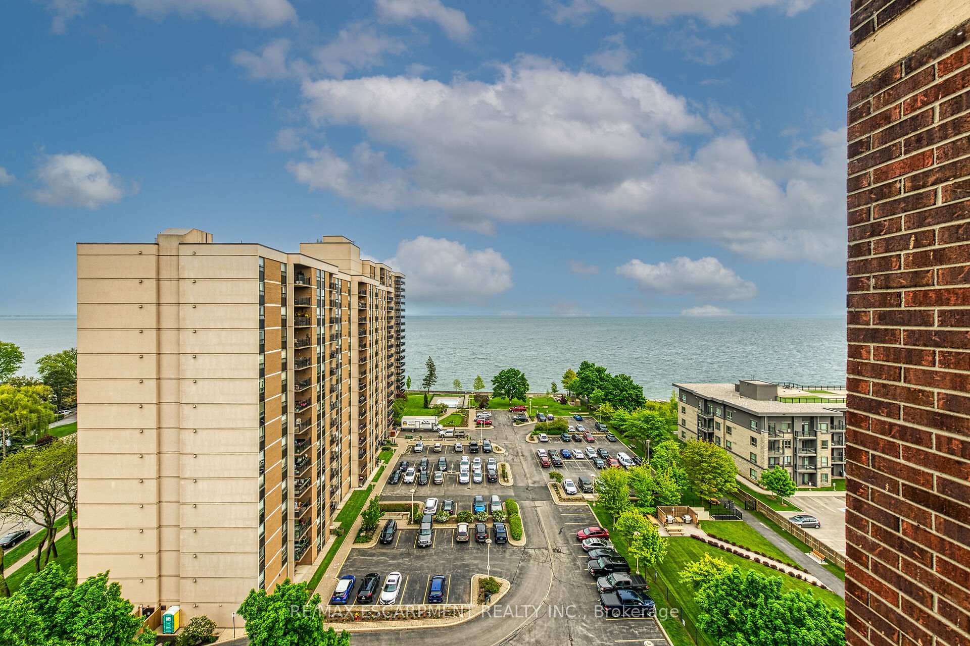 3 Bedrooms Condo at 301 Frances, Hamilton For sale