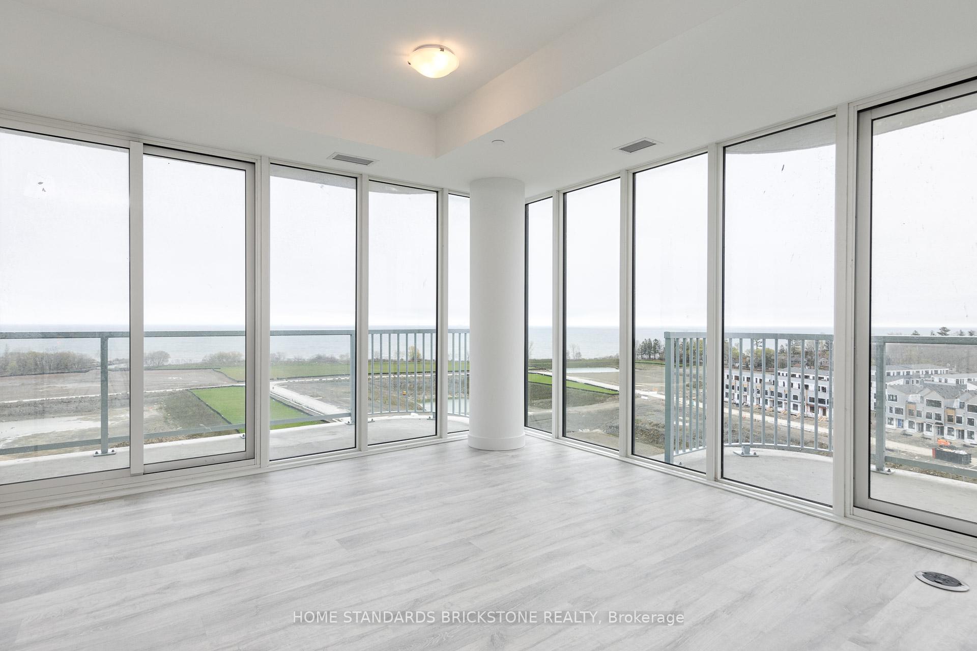 3 Bedrooms Condo at 220 Missinnihe, Mississauga For sale
