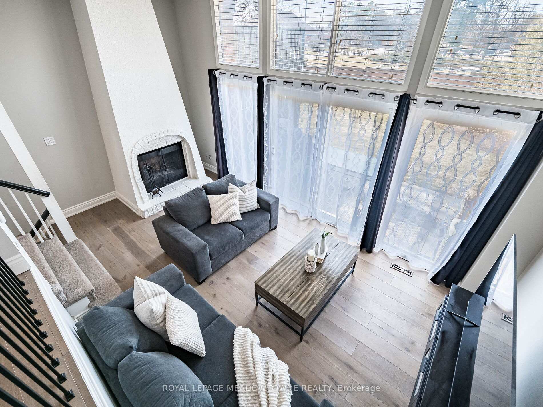 3 Bedrooms Condo at 6780 Formentera, Mississauga For sale