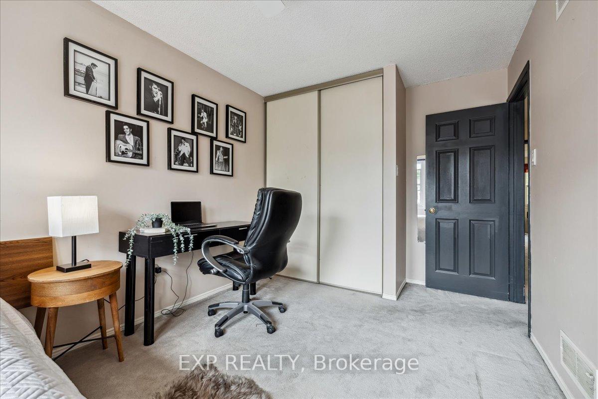 3 Bedrooms Condo at 62 Tamarack, Toronto For sale